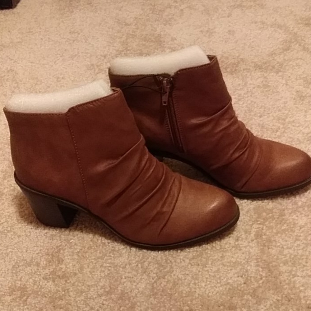 Shoe - Picture 4 of 8